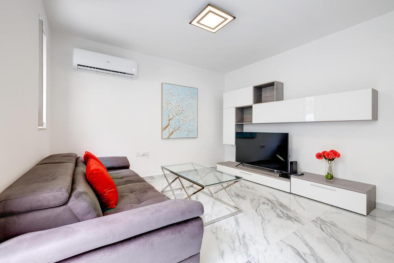 Cosy Apartment Steps To St George'S Bay Saint Julian's Eksteriør bilde