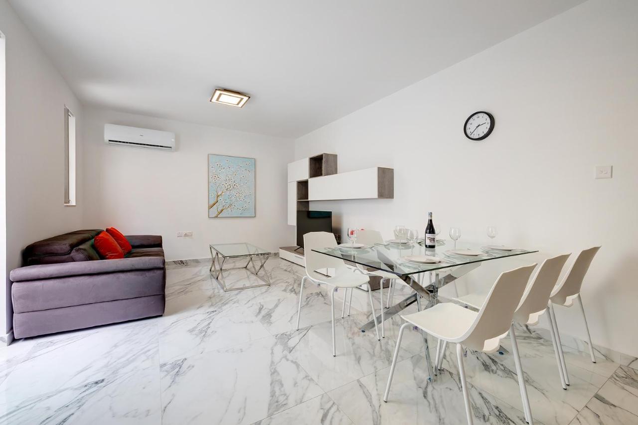 Cosy Apartment Steps To St George'S Bay Saint Julian's Eksteriør bilde