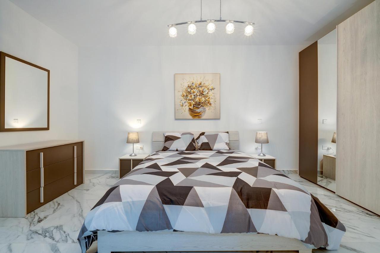 Cosy Apartment Steps To St George'S Bay Saint Julian's Eksteriør bilde